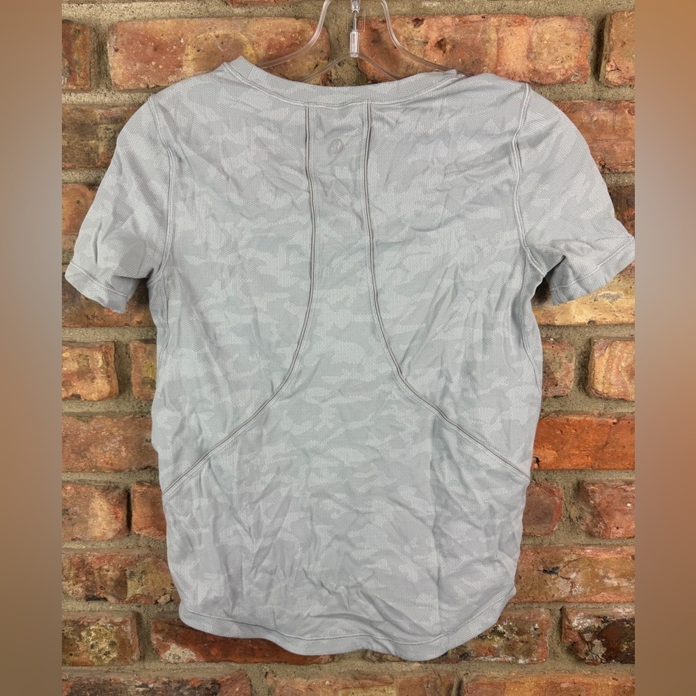 Lululemon Long Distance Short Sleeve InCognito Camo Top Women’s 2 Small - Picture 3 of 3